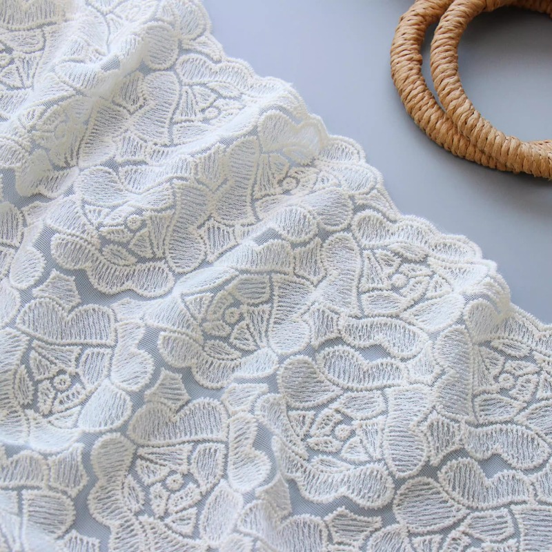 Sewing Thread In Textile - Pamuk Ipliği Işlemeli Yumuşak Tül Dantel
